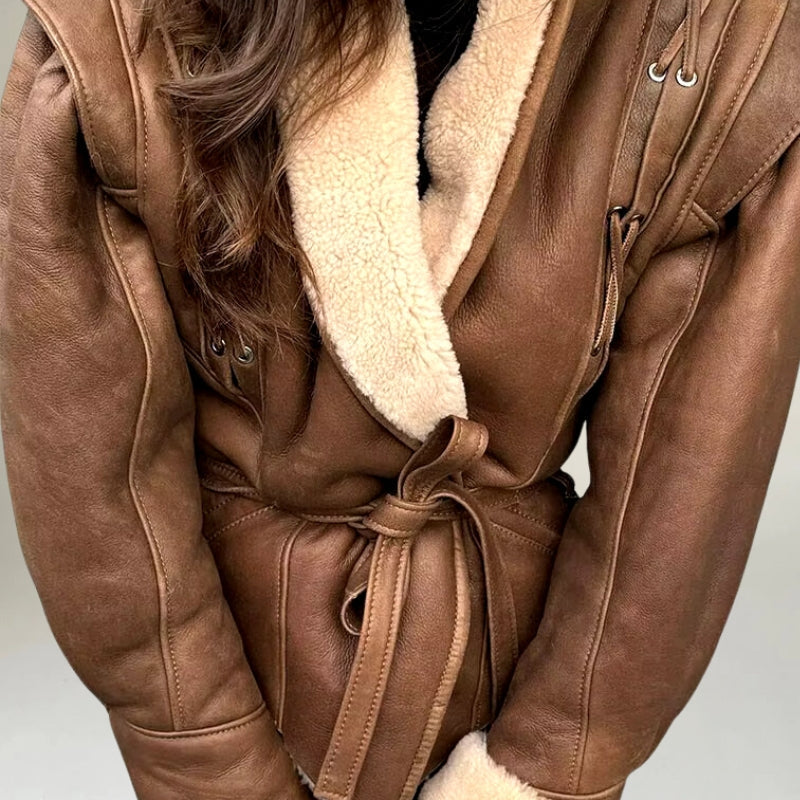 EB | Lederjacke - Wickeldesign - Gurtel Taille - Strukturierte Schultern - Schnürdetails