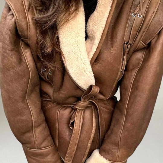 EB | Lederjacke - Wickeldesign - Gurtel Taille - Strukturierte Schultern - Schnürdetails
