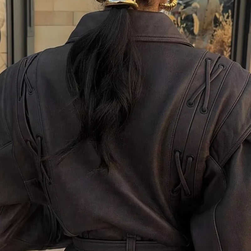 EB | Lederjacke - Wickeldesign - Gurtel Taille - Strukturierte Schultern - Schnürdetails