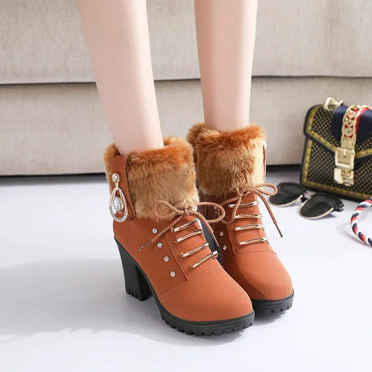EB | British Style High Heel Kurzstiefel mit Seitlichem Reißverschluss