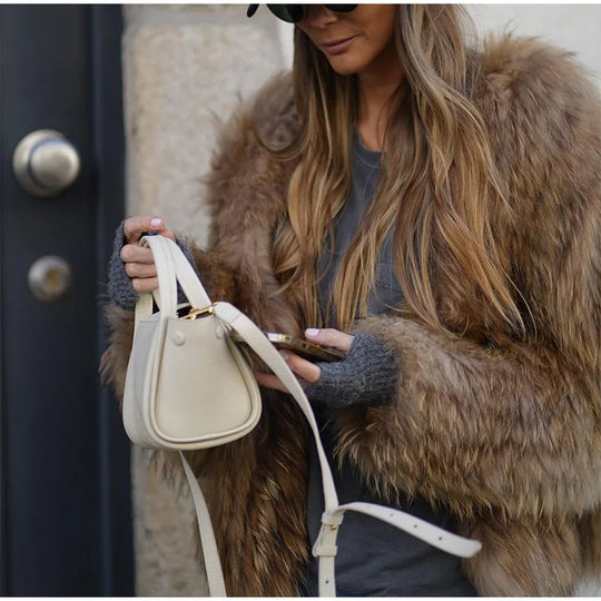 EB | Stylische und warme Damenjacke aus Plüsch-Imitatfell