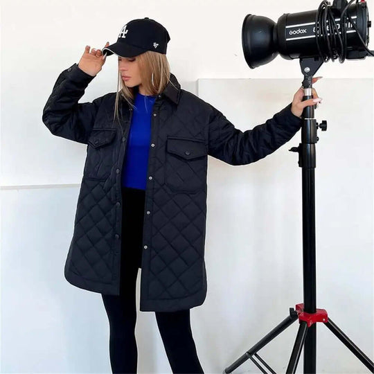 EB | Klassische Gesteppte Damenjacke Mit Druckknopfverschluss Und Taillengürtel