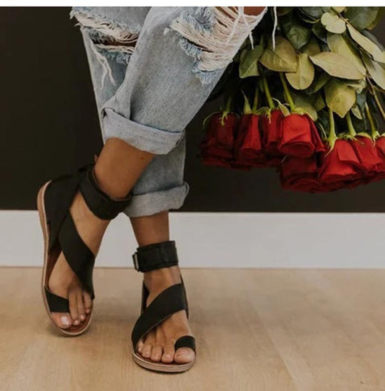 EB | Sandalen mit Kreuzband und Zehenring