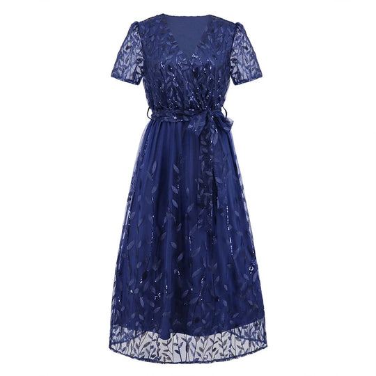 Kurzärmeliges Netzkleid mit Paillettenstickerei