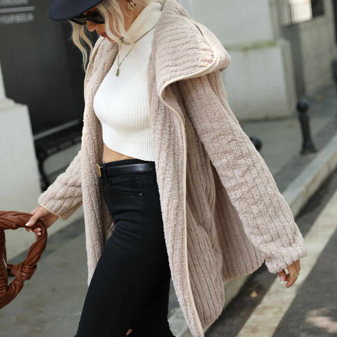 EB | Knopflose Plüschjacke