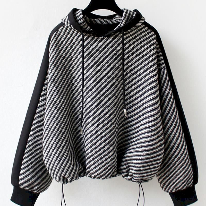 EB | Gestreifter Kapuzenpullover