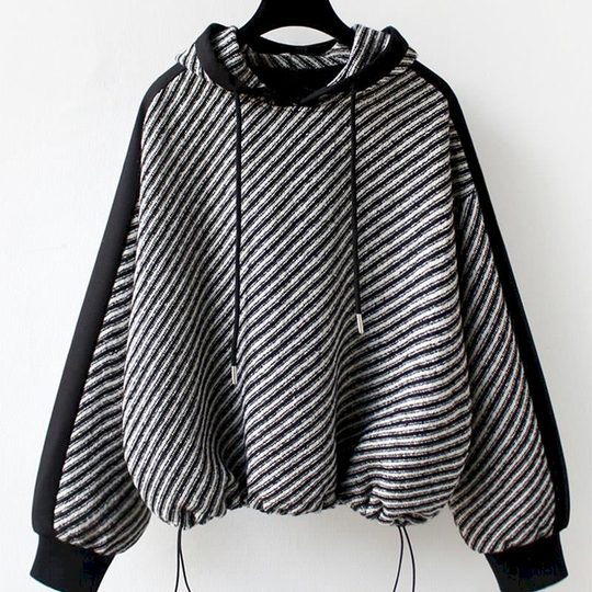 EB | Gestreifter Kapuzenpullover
