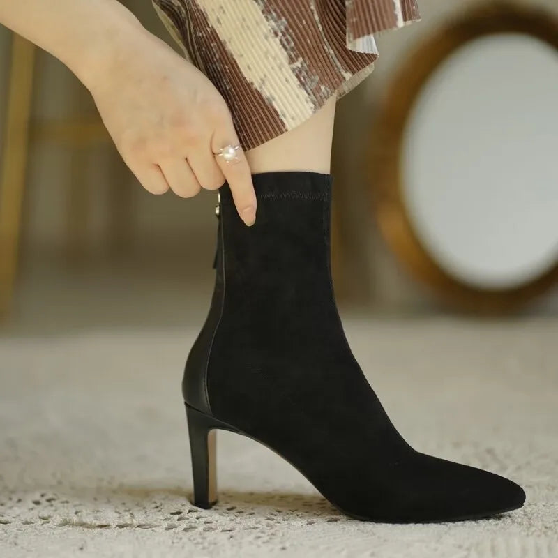 EB | Stiletto-Stiefeletten mit Spitzem Zeh und Reißverschluss Hinten