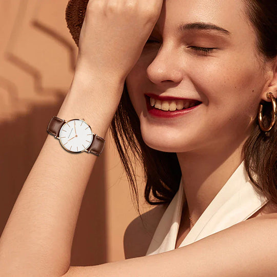 EB | Runde Zeitlose Minimalistische Uhr mit Lederarmband für Frauen