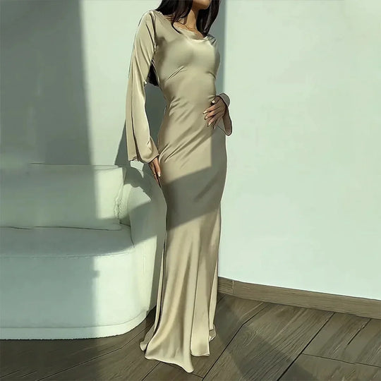 Elegantes Satin-Abendkleid mit langen Ärmeln