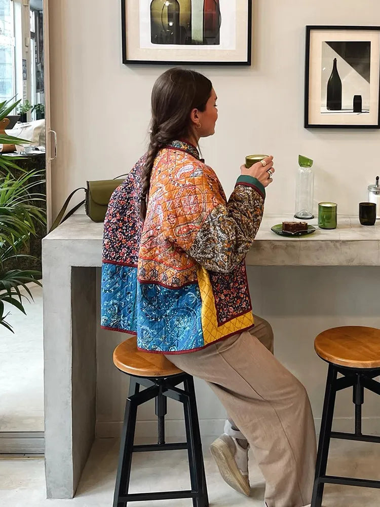 EB | Blumengemusterte Wendeblouson Wärme und Stil in Einem Boho-design
