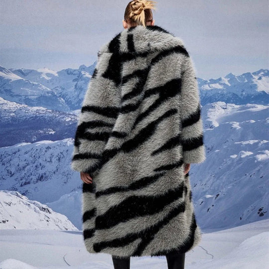 EB | Langer Pelzmantel Damen mit Tierdruck - Luxuriöses & Stilvolles Winterdesign