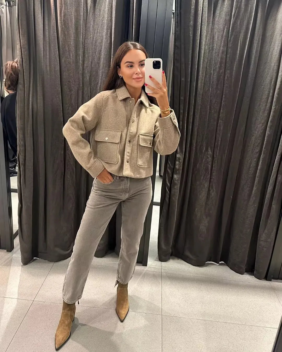 EB | Elegante Jacke mit farbigem Kragen und Hebe für Damen