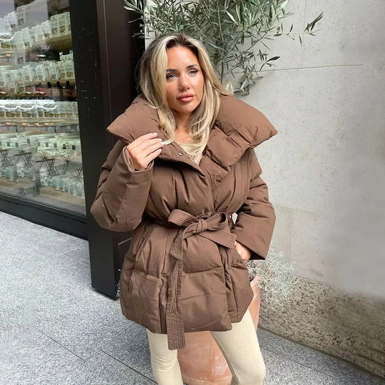 EB | Kurze Damenjacke mit Stehkragen und Taillierter Taille