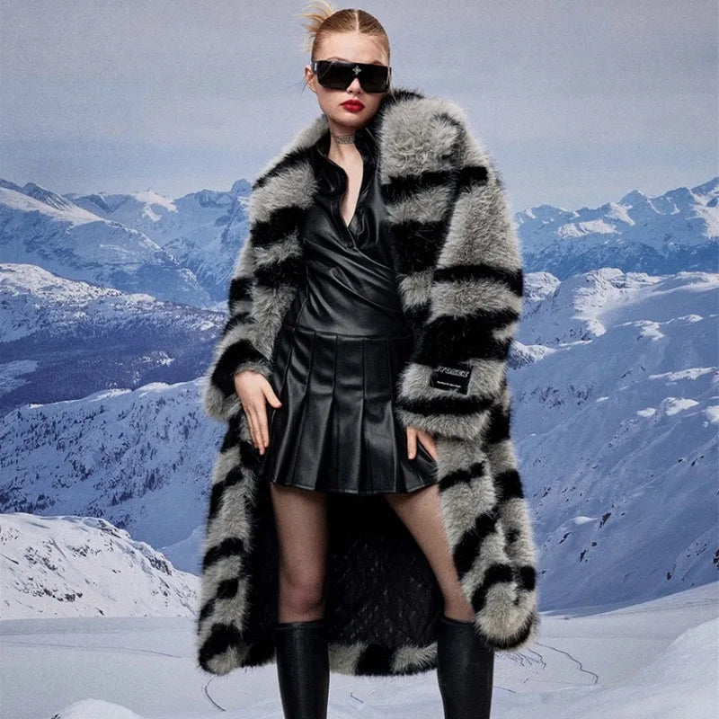 EB | Langer Pelzmantel Damen mit Tierdruck - Luxuriöses & Stilvolles Winterdesign