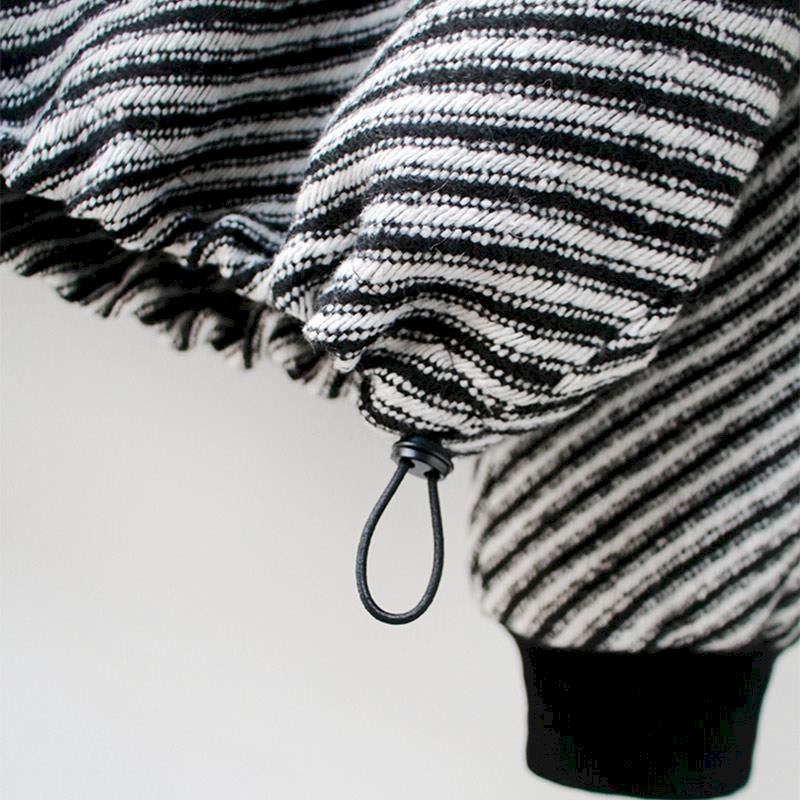 EB | Gestreifter Kapuzenpullover