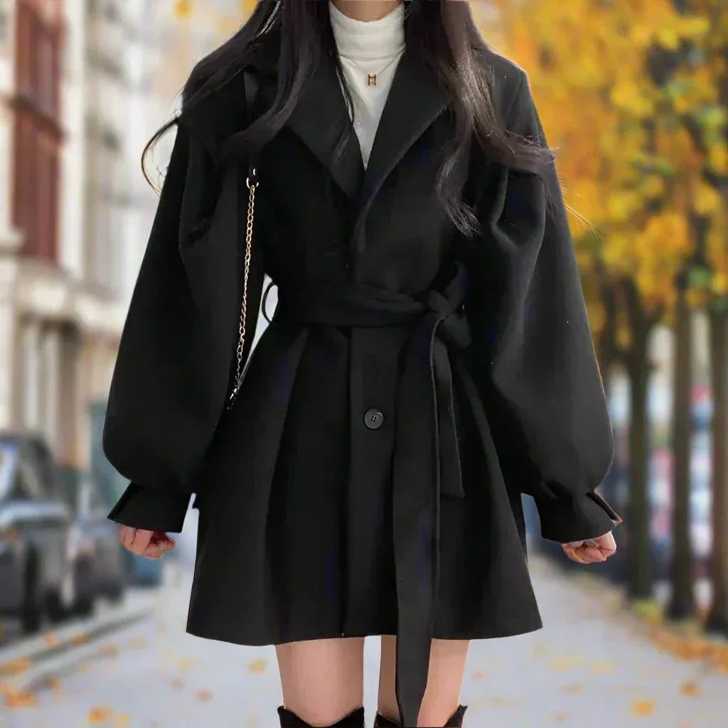 EB | Langer Damen-Trenchcoat mit Gürtel - Zeitlose Eleganz