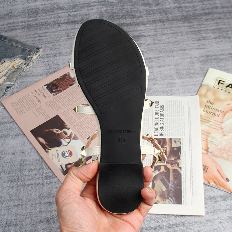 EB | Sommer Damen Sandalen Frauen Lässige Flache Schuhe Schlicht Stil Mode Nieten Design Gehen und Einkaufen Große Größe