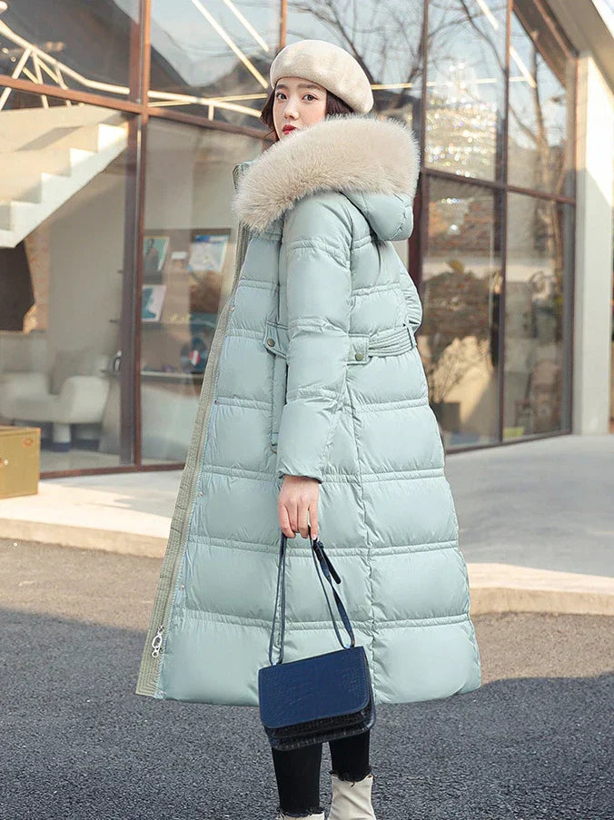 EB | Lange Winterjacke - Puffer-Design - Kunstfellkapuze - Taillierter Gürtel - Warm und Isolierend