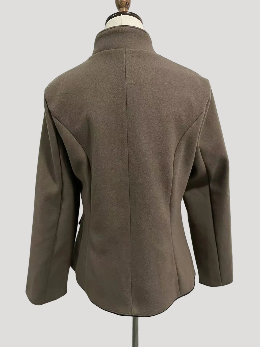 Damen Kurzjacke mit Mehrknopfleiste und Farbakzenten | EB