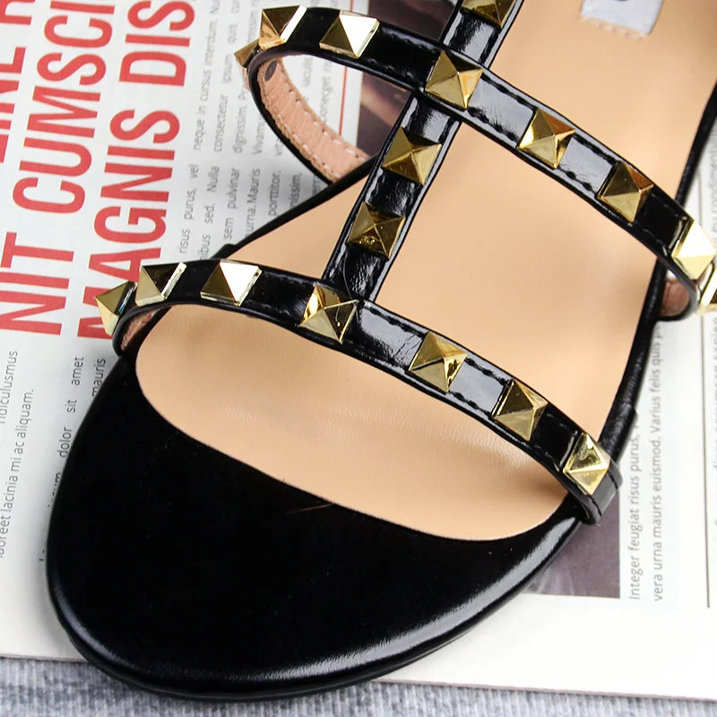 EB | Sommer Damen Sandalen Frauen Lässige Flache Schuhe Schlicht Stil Mode Nieten Design Gehen und Einkaufen Große Größe