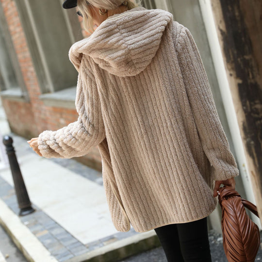 EB | Knopflose Plüschjacke