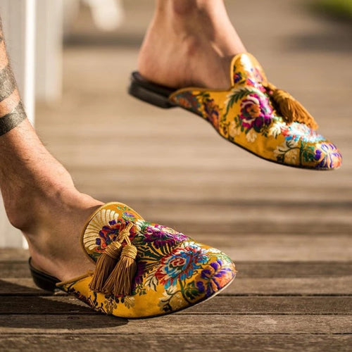 Schuhe mit floralen Quasten EB