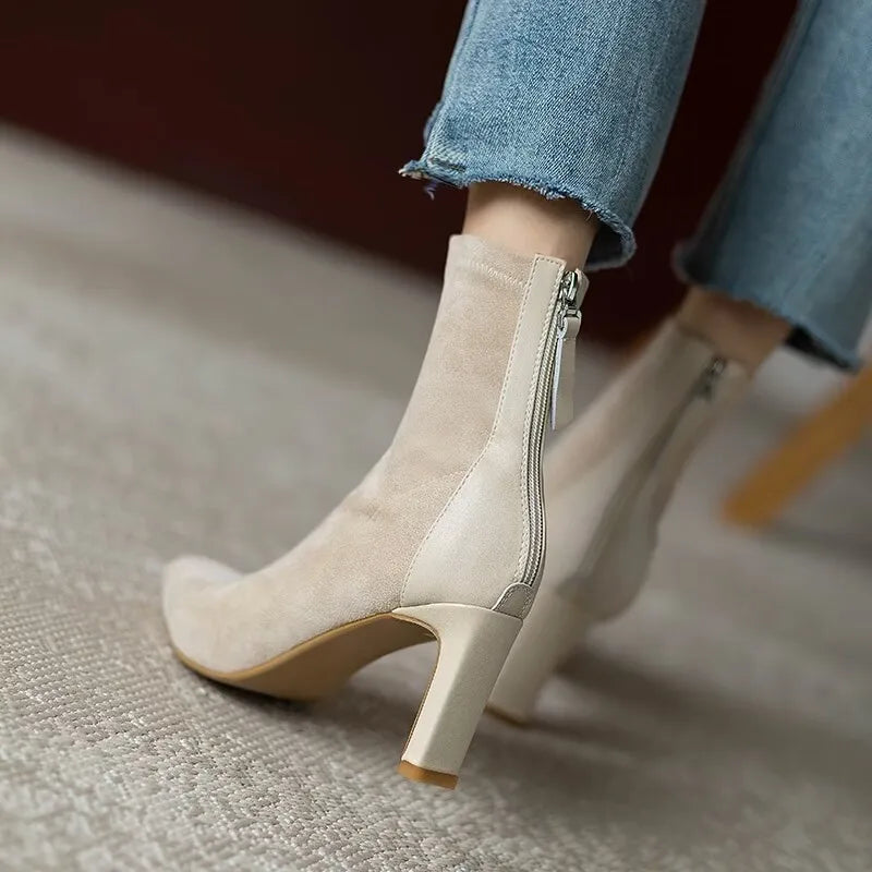 EB | Stiletto-Stiefeletten mit Spitzem Zeh und Reißverschluss Hinten