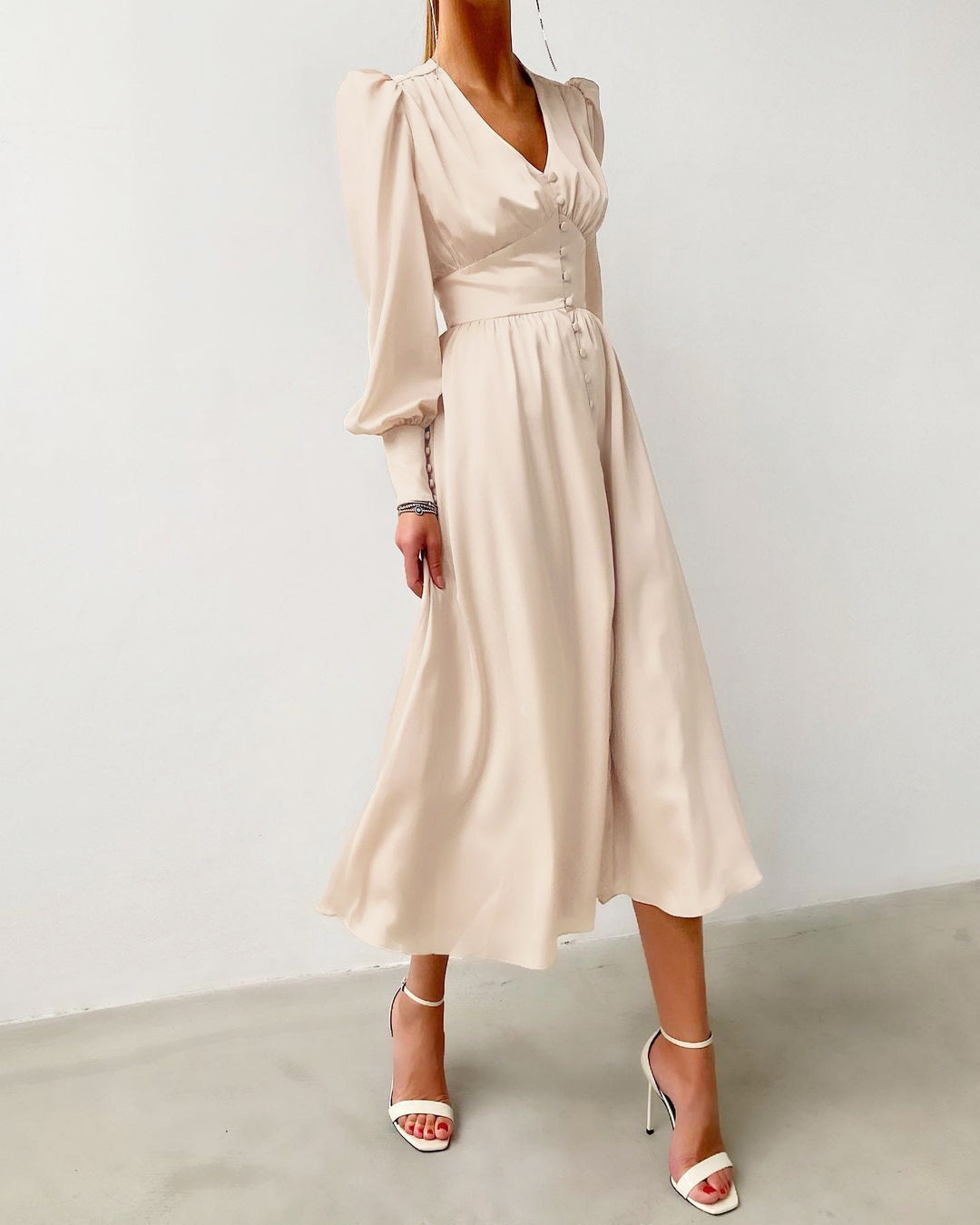 EB | Elegante Satinkleider