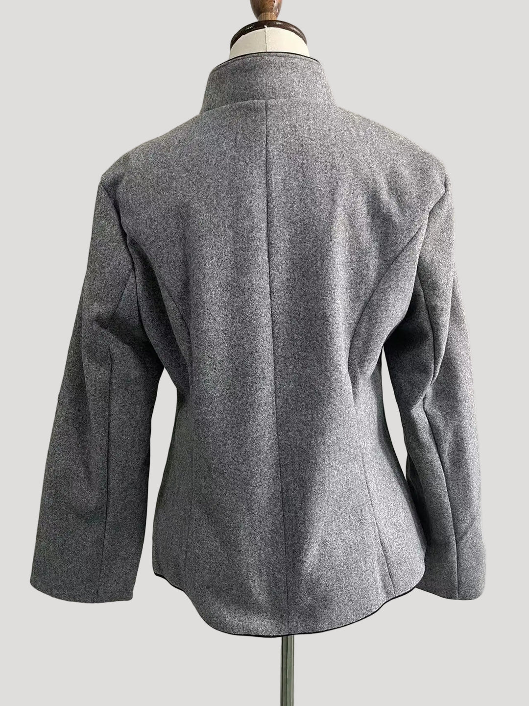Damen Kurzjacke mit Mehrknopfleiste und Farbakzenten | EB