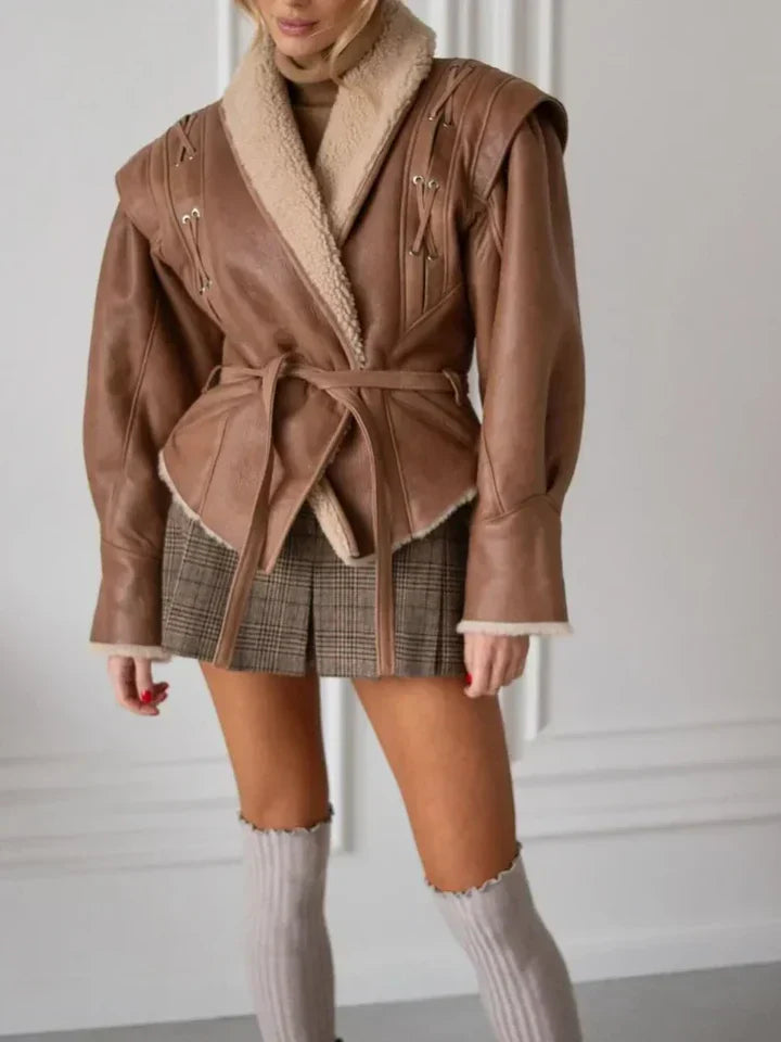 EB | Braune Lederjacke mit Fell und Gürtel
