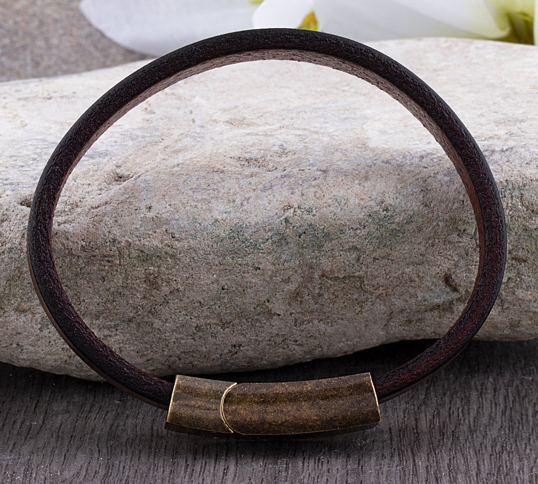 EB | Robuste Lederarmband mit Messingschließe