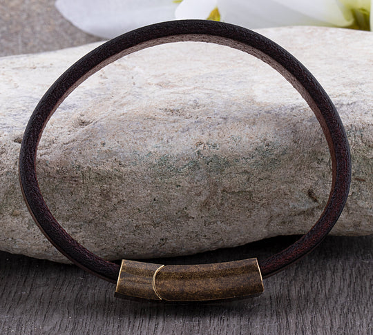 EB | Robuste Lederarmband mit Messingschließe
