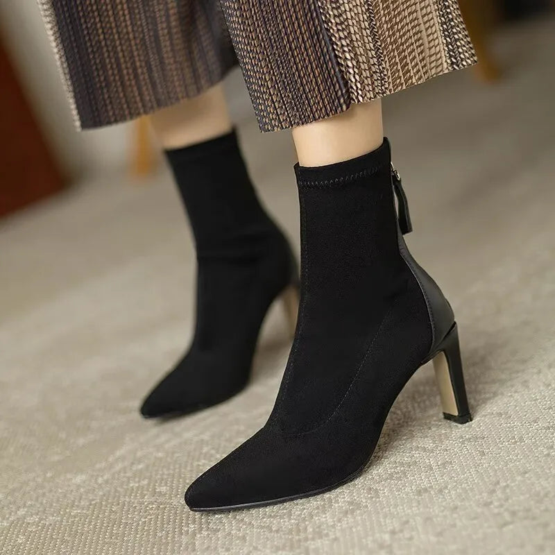 EB | Stiletto-Stiefeletten mit Spitzem Zeh und Reißverschluss Hinten