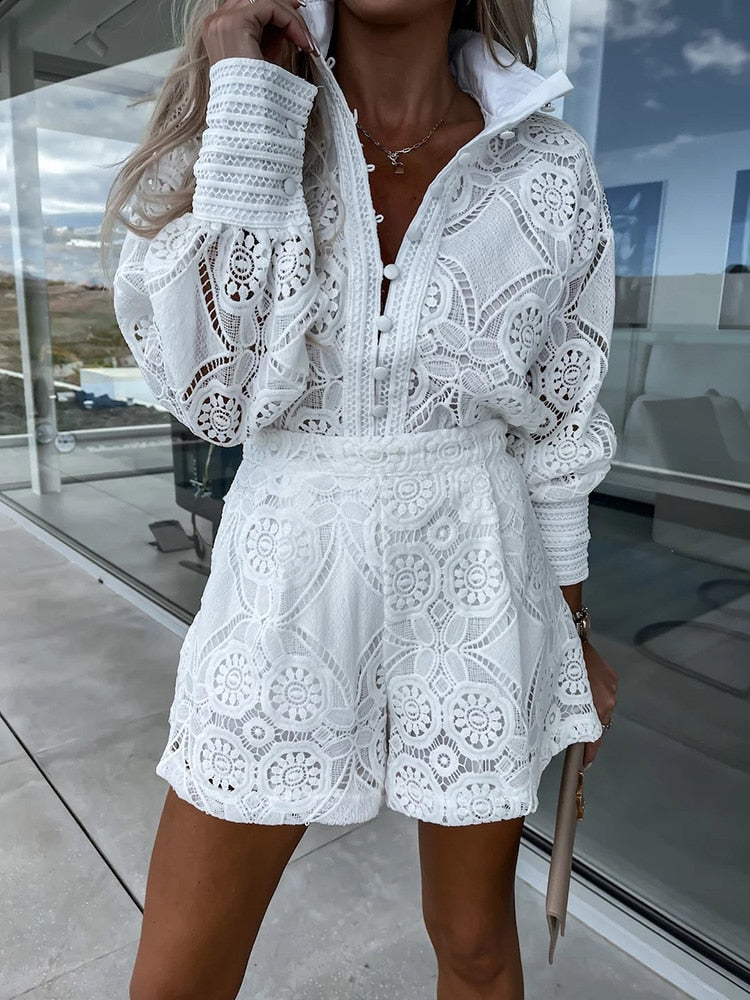 EB | Lochspitzenbluse und Shorts-Set