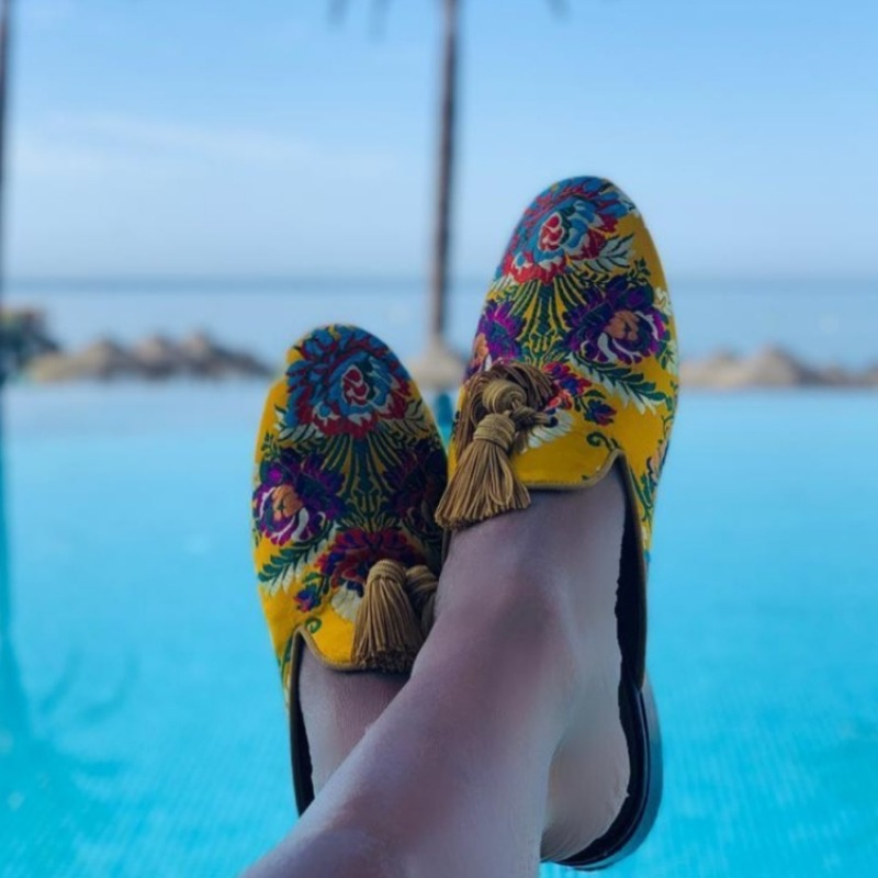 Schuhe mit floralen Quasten EB