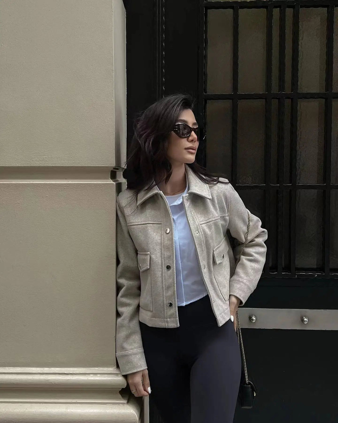 EB | Elegante Jacke mit farbigem Kragen und Hebe für Damen