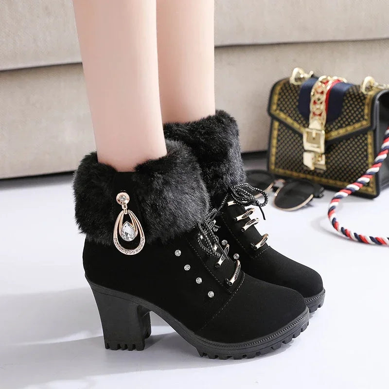 EB | British Style High Heel Kurzstiefel mit Seitlichem Reißverschluss