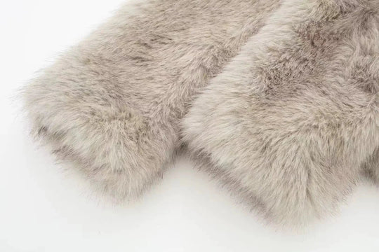 EB | Warme Pelzjacke Für Damen In Stilvollem Design