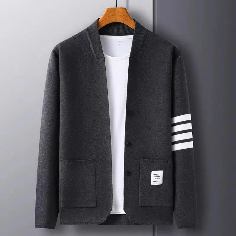 EB | Gestrickte Strickjacke