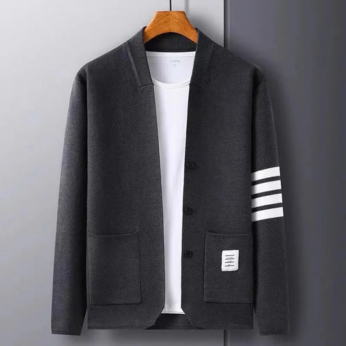 EB | Gestrickte Strickjacke