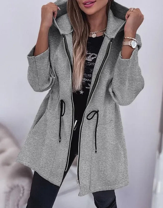 EB | Frühlingsjacke mit Kapuze und plissiertem Bund