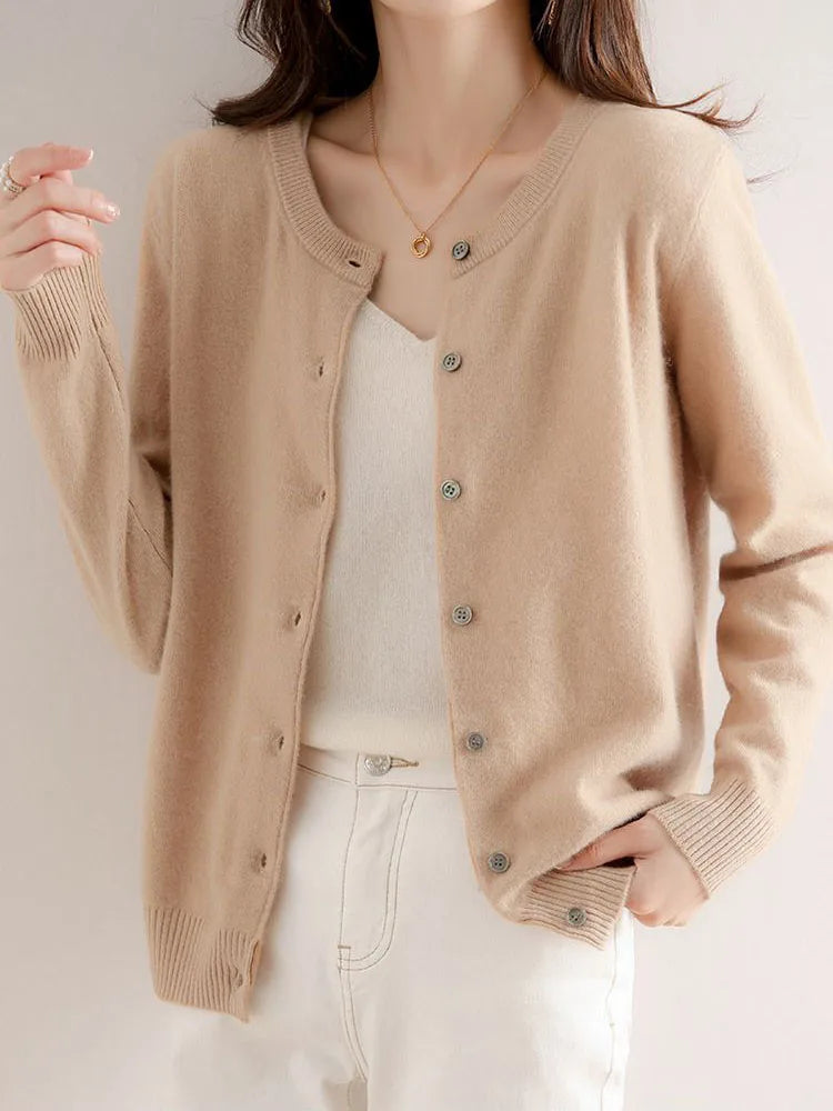 EB | Klassische Strickjacke