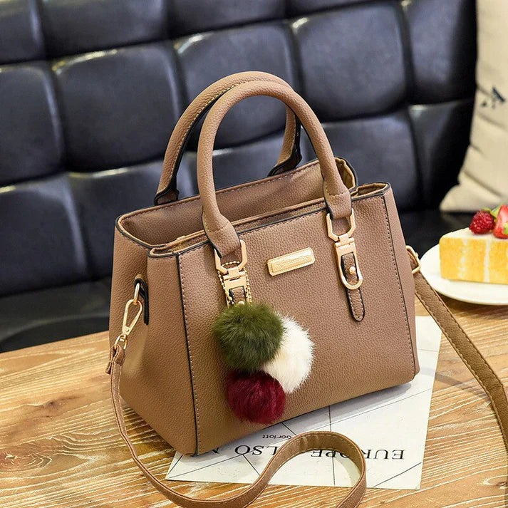 EB | Handtasche mit Anhänger