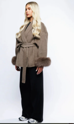 EB | Wollmantel mit Pelz Manschetten Elegantes Design Warm und Stilvoll