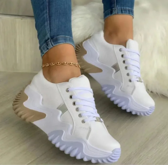 Sneakers mit klobiger Sohle zum Schnüren EB EB