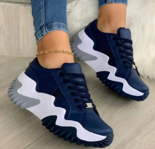 Sneakers mit klobiger Sohle zum Schnüren EB EB