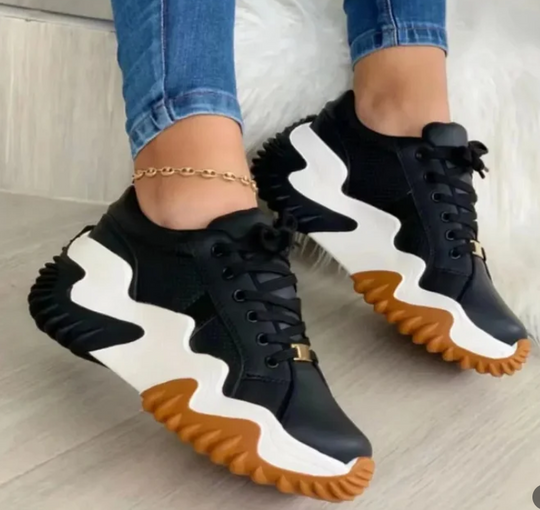 Sneakers mit klobiger Sohle zum Schnüren EB EB