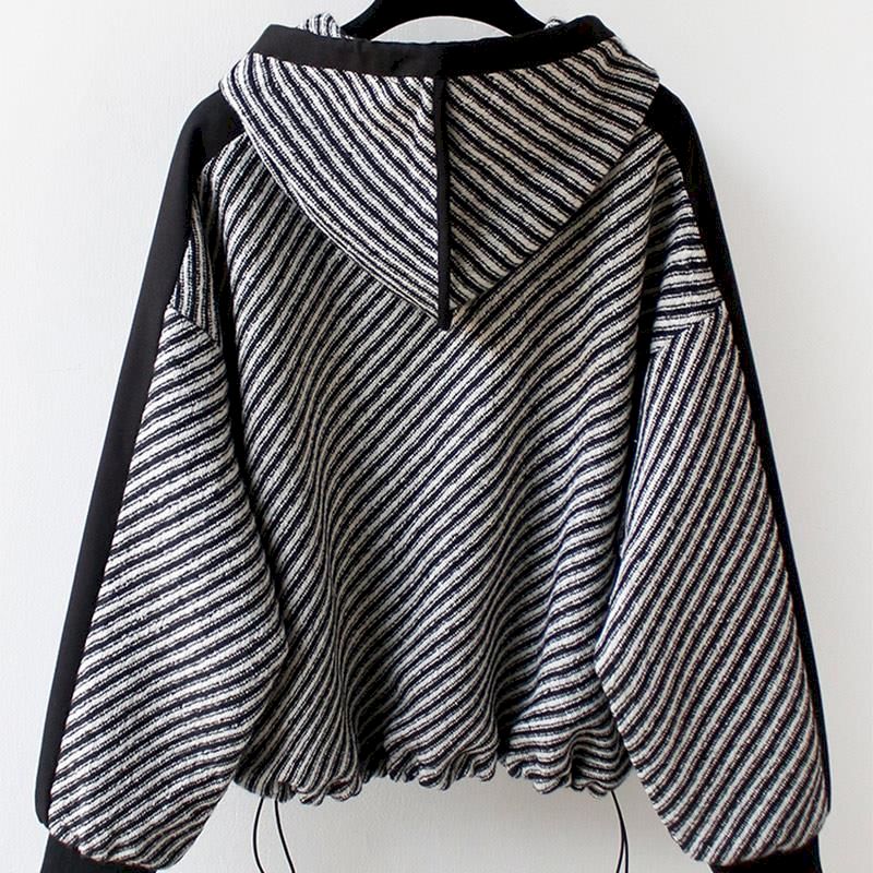 EB | Gestreifter Kapuzenpullover