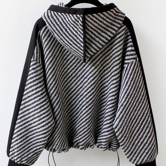 EB | Gestreifter Kapuzenpullover